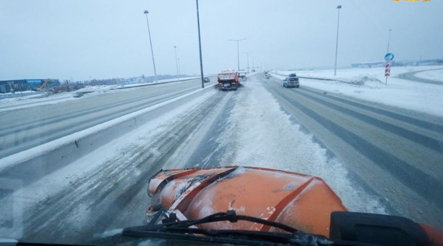 В Свердловской области продолжается сильный снегопад