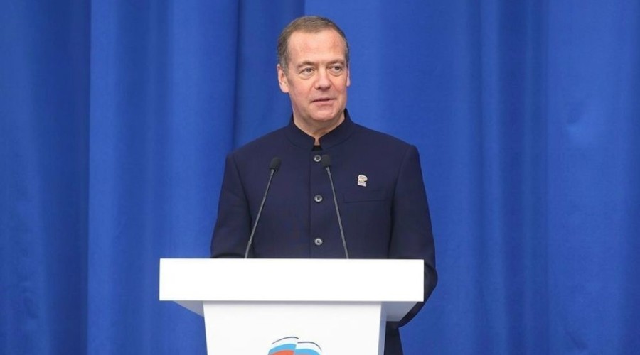 Медведев назвал демографию и кадры среди приоритетов на ближайшее время