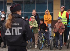 В Заречном инспектор по пропаганде дорожного движения провела инструктаж перед велопробегом