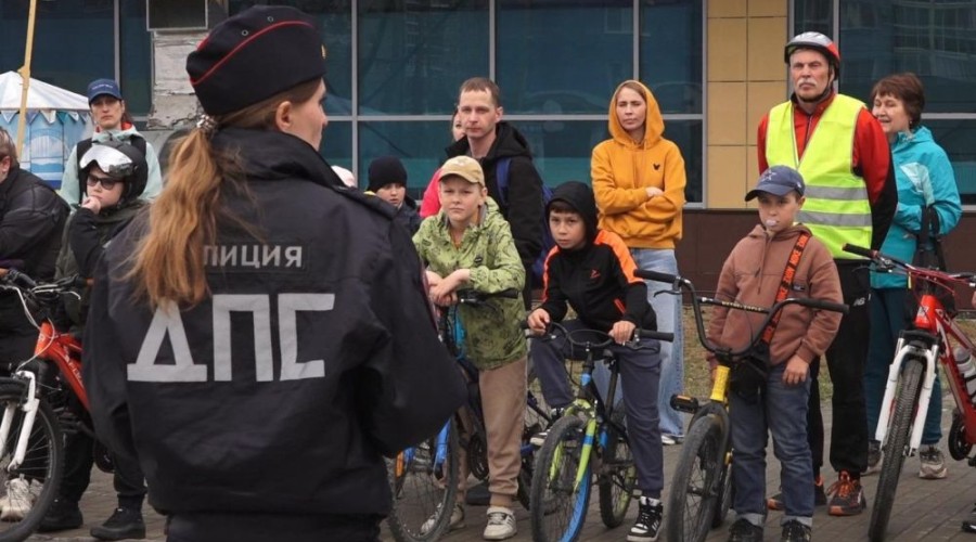 В Заречном инспектор по пропаганде дорожного движения провела инструктаж перед велопробегом