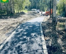 Благоустройство пешеходной зоны на улице Курчатова продолжается