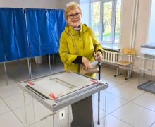 Избиратели старше 90 лет приходят на участки в Заречном