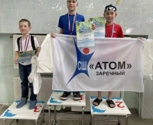 Пловцы из Заречного завоевали 12 наград на соревнованиях в Новоуральске