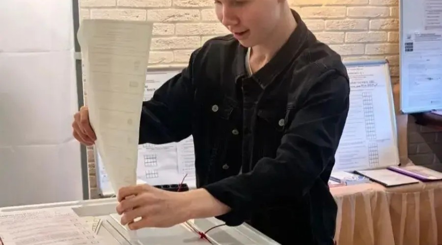 Алексей Шаньшаров впервые проголосовал на выборах в Заречном