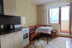 Сдам однокомнатную квартиру на длительный срок на ул. Ленинградской, 29