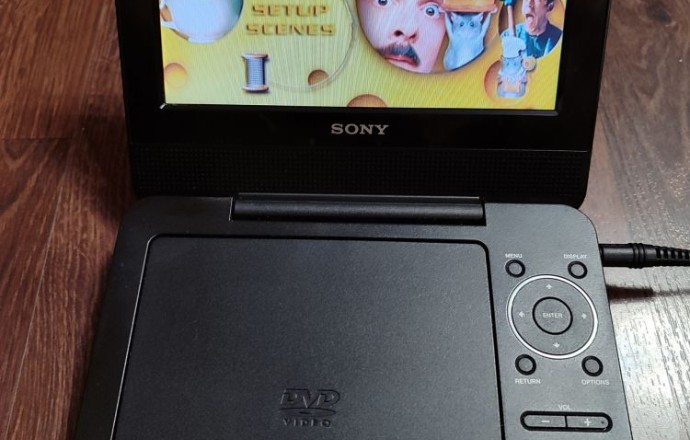 Портативный DVD плеер Sony DVP-FX720