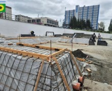 На площадке скейт-парка в Заречном идут активные работы