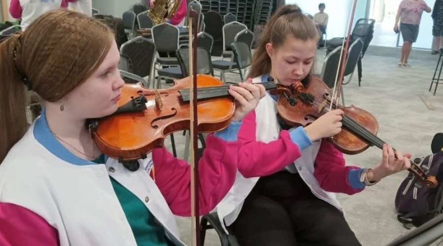 Две зареченские скрипачки вновь выступят в составе детского симфонического оркестра Росатома