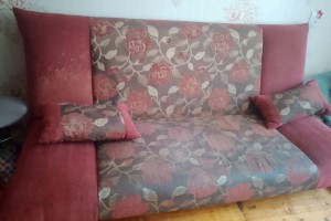 Бесплатно отдам диван в среднем состоянии