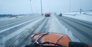 В Свердловской области продолжается сильный снегопад