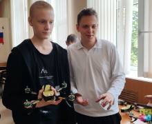 3 июня в актовом зале УрТК 32 выпускника первых в Заречном курсов по конструированию беспилотных воздушных судов и управлению ими получили сертификаты об обучении