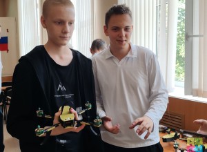 3 июня в актовом зале УрТК 32 выпускника первых в Заречном курсов по конструированию беспилотных воздушных судов и управлению ими получили сертификаты об обучении