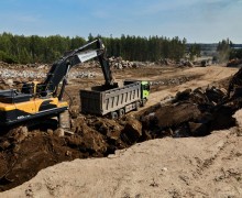 На строительной площадке энергоблока №5 Белоярской АЭС продолжают вывозить отвал грунта и скальных пород