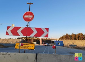 Проезд по строящемуся участку трассы Екатеринбург-Тюмень перекрыли шлагбаумами