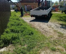 В БОЯРКЕ СЕГОДНЯ МЕНЯЮТ СТОЛБ Ростелеком, упавший на частное строение 11 мая при ураганном ветре