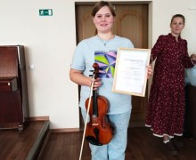 Юные жители Мезенского услышали «Денискины рассказы» и попробовали себя в игре на скрипке