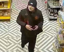 Полиция Заречного разыскивает мужчину, совершившего кражу в магазине