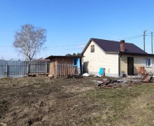 Продаётся дом с участком в п. Белоярский