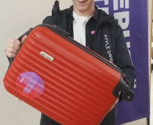 Обладатель главного приза акции Верный отличник зареченец Роман Потапов получил заслуженный сертификат