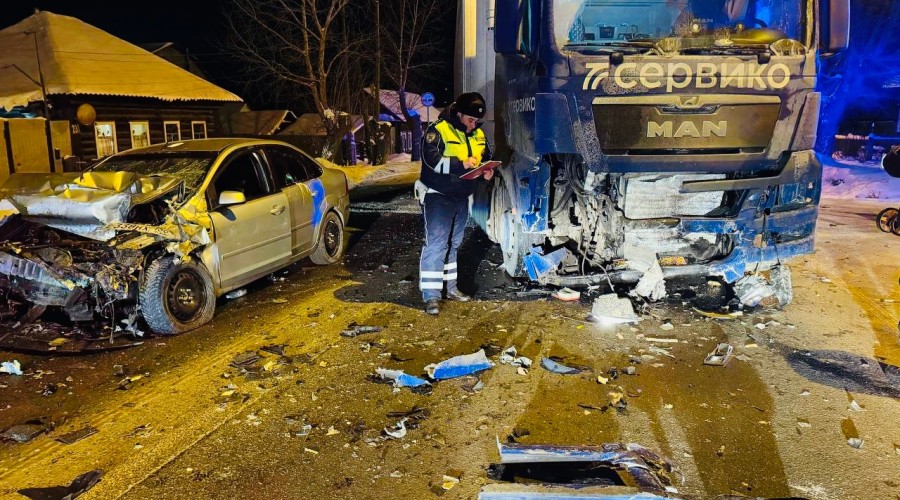 Автоинспекторы выясняют обстоятельства дорожно-транспортного происшествия в поселке Белоярский