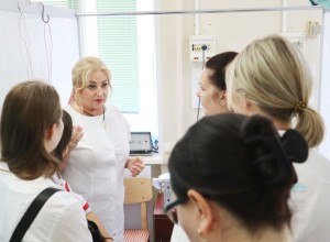 Студенты-медики Белоярского техникума осваивают физиотерапию на практике в МСЧ-32