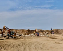 На строительной площадке энергоблока №5 Белоярской АЭС продолжают вывозить отвал грунта и скальных пород