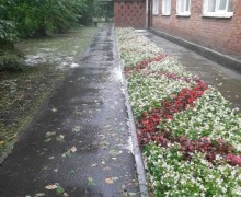 А в старом посёлке прошёл град!