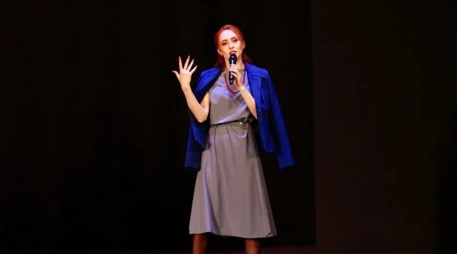 В треугольнике театра