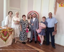 Почти тысяча свадеб в один день!