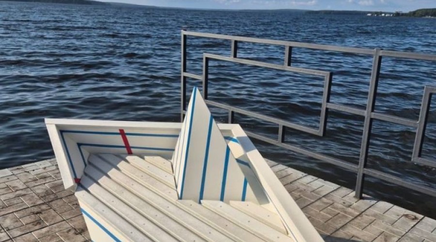 На пирсе, который обустроили на экотропе установили ещё один арт-объект