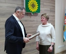 Член городской избирательной комиссии Заречного отмечена наградой Законодательного собрания