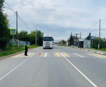 Мотоциклист сбил подростка в Белоярском районе и скрылся
