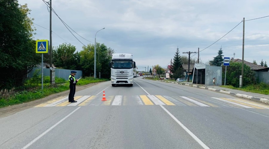Мотоциклист сбил подростка в Белоярском районе и скрылся