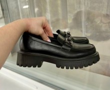 Лоферы женские, состояние новых