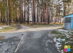 В сквере между домами Алещенкова 5, 7, 7А и 7Б отремонтируют дорожки и установят освещение