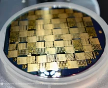 Врио губернатора Свердловской области Денис Паслер презентовал председателю Правительства РФ Михаилу Мишустину проект создания производственной экосистемы «Космос» на стенде региона на выставке ИННОПРОМ