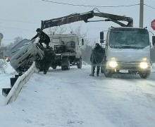 Автомобиль врезался в ограждение на переезде между Мезенкой и Баженово