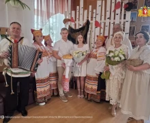 Почти тысяча свадеб в один день!