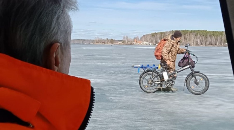 Уважаемые жители, убедительно просим вас воздержаться от выхода на лед!