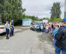 Школьники Заречного узнали секреты криминалистики и познакомились со служебными собаками
