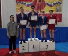 У самбистов Заречного 9 медалей