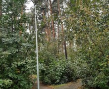 В лесопарке у дома на Лермонтова, 29 установили освещение