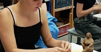 Юные художницы из Заречного завершили обучение в академии атомных городов