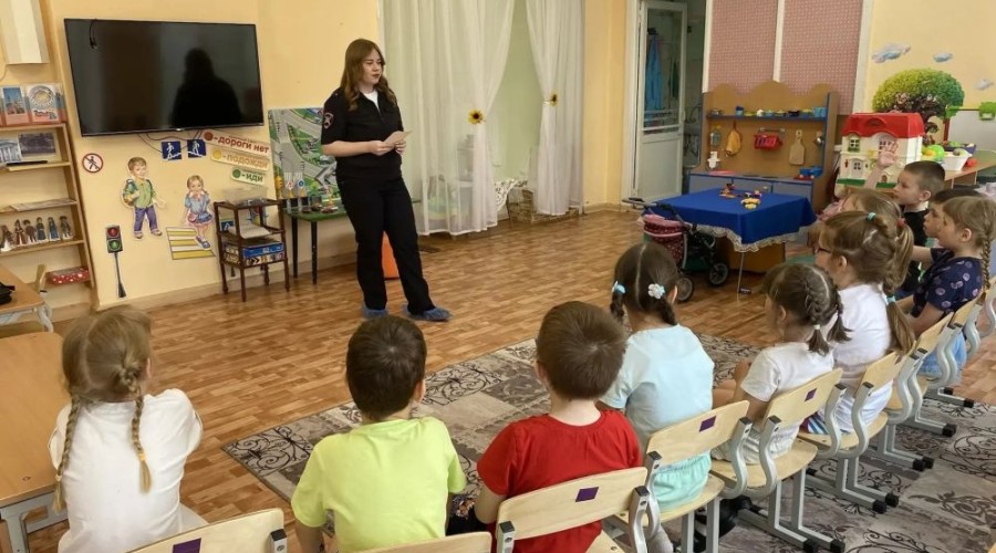 Сотрудники Госавтоинспекции Заречного провели занятие по безопасности в детском саду «Родничок»