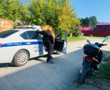 В Белоярском оштрафован пенсионер, управлявший скутером без водительских прав