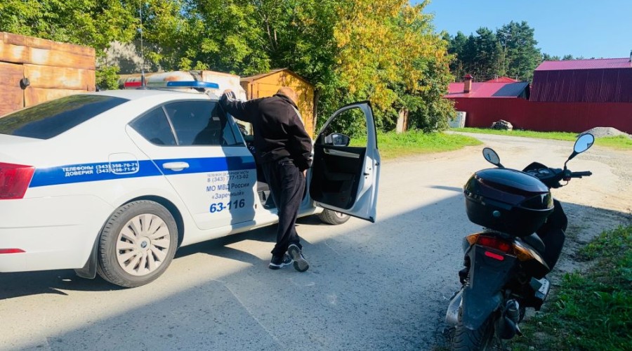 В Белоярском оштрафован пенсионер, управлявший скутером без водительских прав
