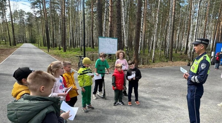 Сотрудники Госавтоинспекции Заречного ведут активную профилактическую работу с населением, направленную на сокращение уровня дорожно-транспортных происшествий с участием несовершеннолетних