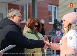 Счастливый день: в Лесном 36 детей-сирот получили ключи от новых квартир