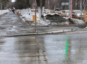 У СВЕТОФОРА НА ЛЕНИНА-БАЖОВА  ПРОДЛИЛИ ЗЕЛЁНЫЙ СВЕТ 