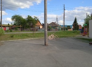 Жители деревни Гагагрка просят благоустроить территорию вокруг клуба